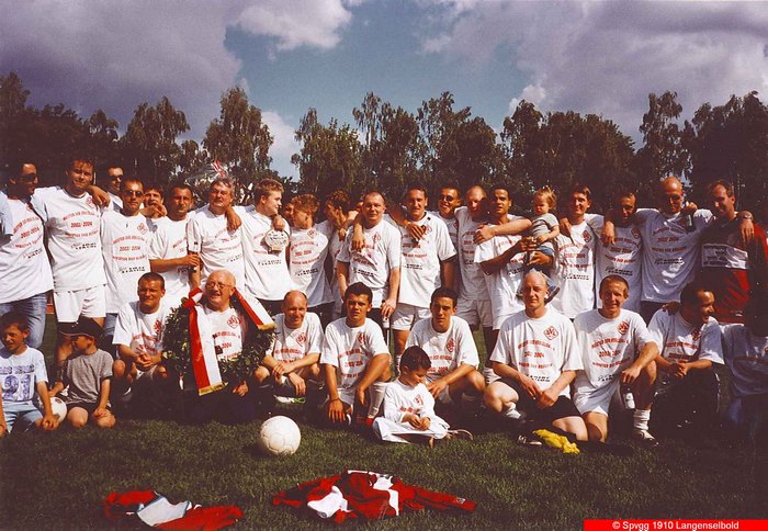 2003-04_aufstieg_bezirksliga.jpg